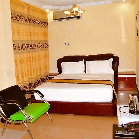 Best Point Hotel Дар ес Саалам Екстериор снимка